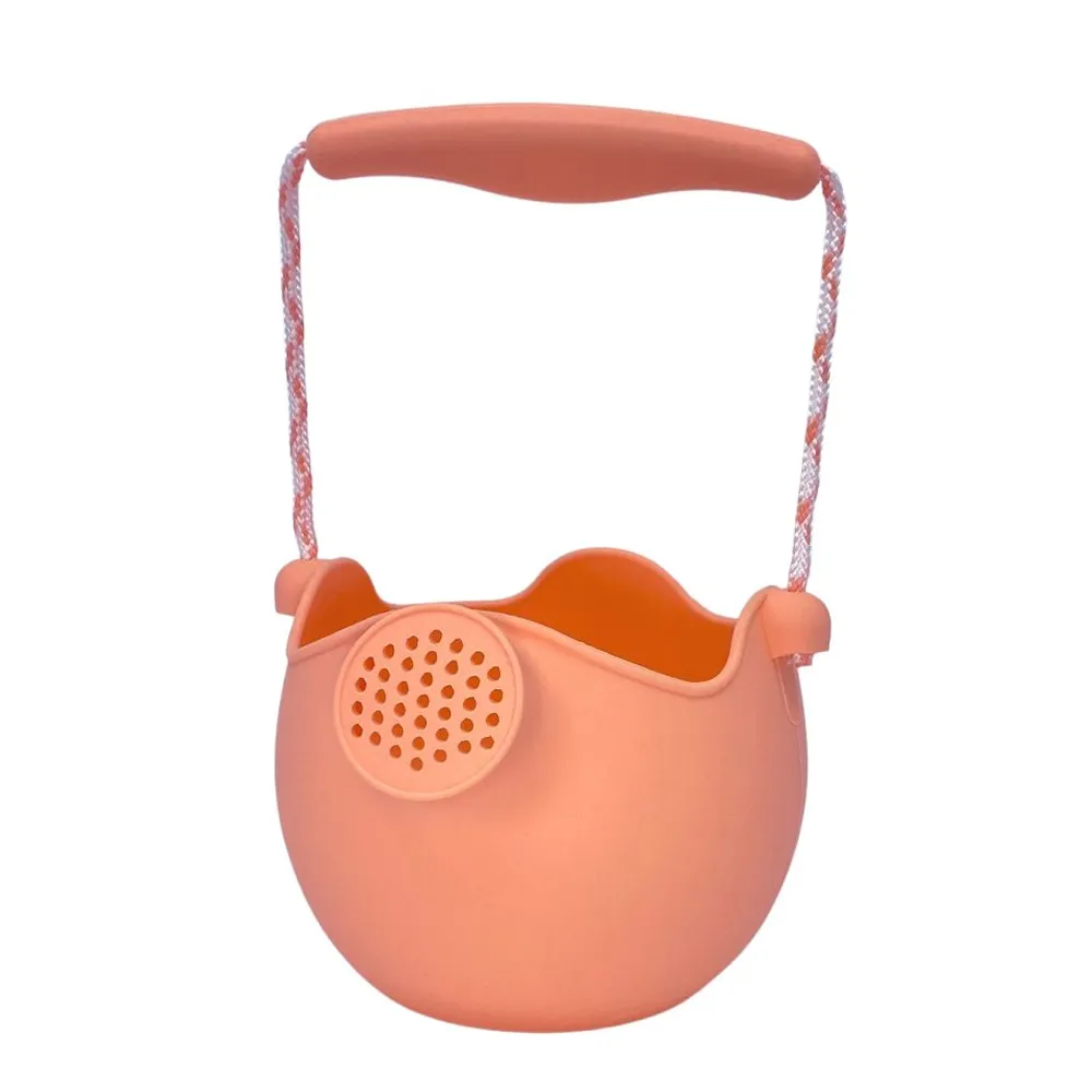 Scrunch-watering-can – coral